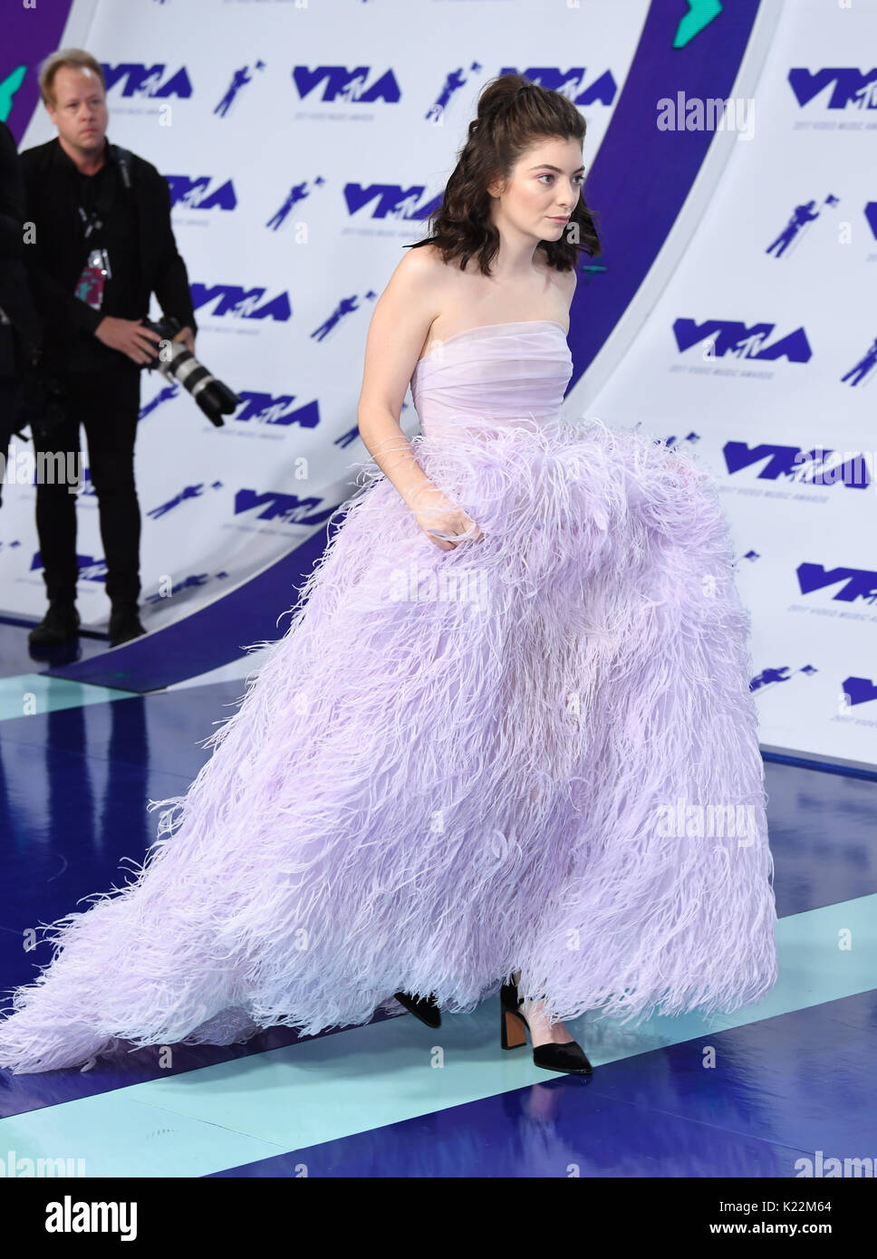 Lorde arriving at the MTV Video Music Awards 2017, held at the Forum, Los Angeles. Photo credit should read: Doug Peters/EMPICS Entertainment Stock Photo
