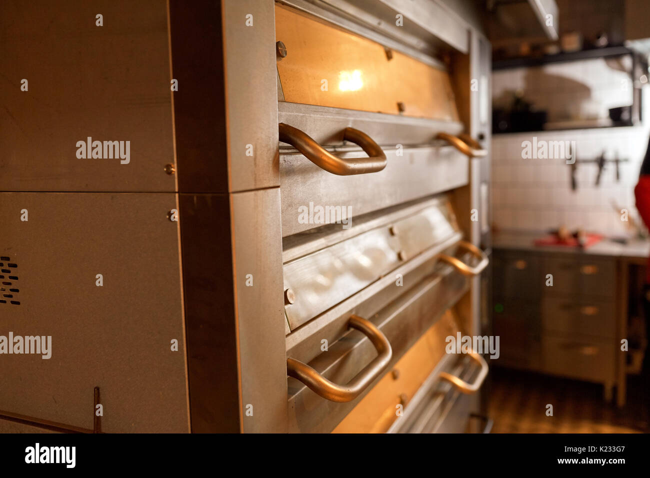 Old fashioned baking oven hi-res stock photography and images - Alamy