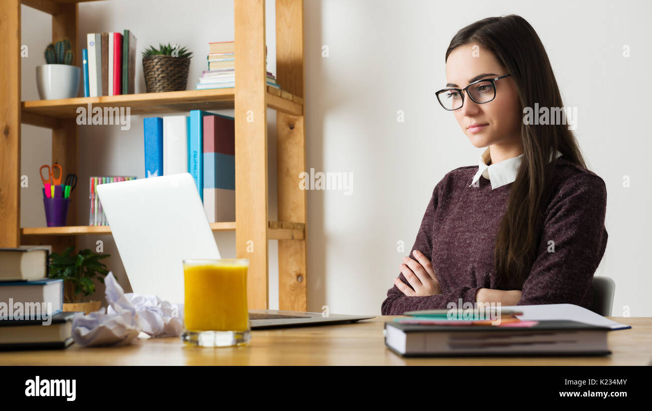 Sad woman read letter. She study for her exams. Study. Stressed student photo 4k. девушка с ноутом.