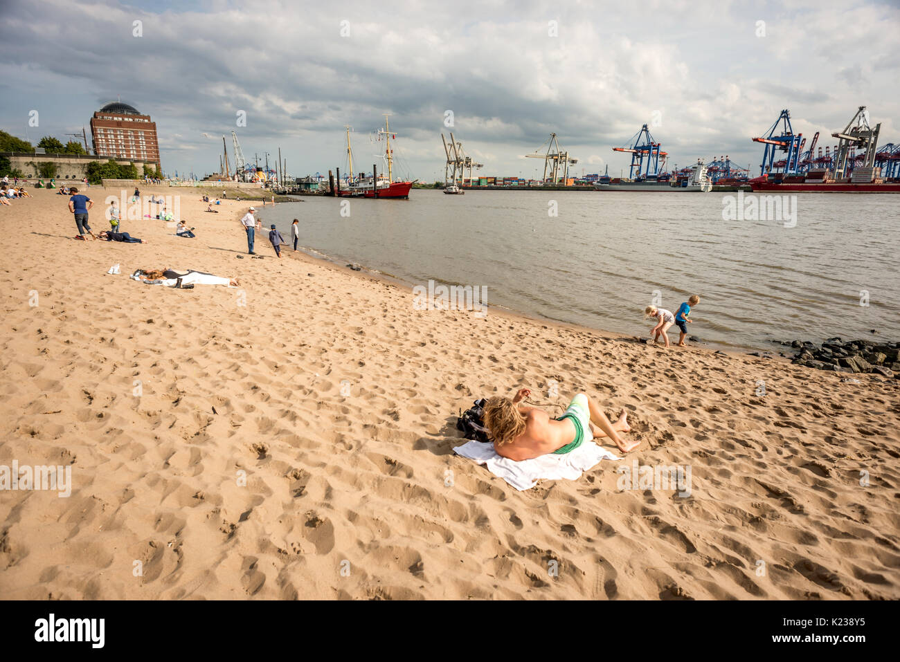The strandperle on the elbe beach hi-res stock photography and images ...
