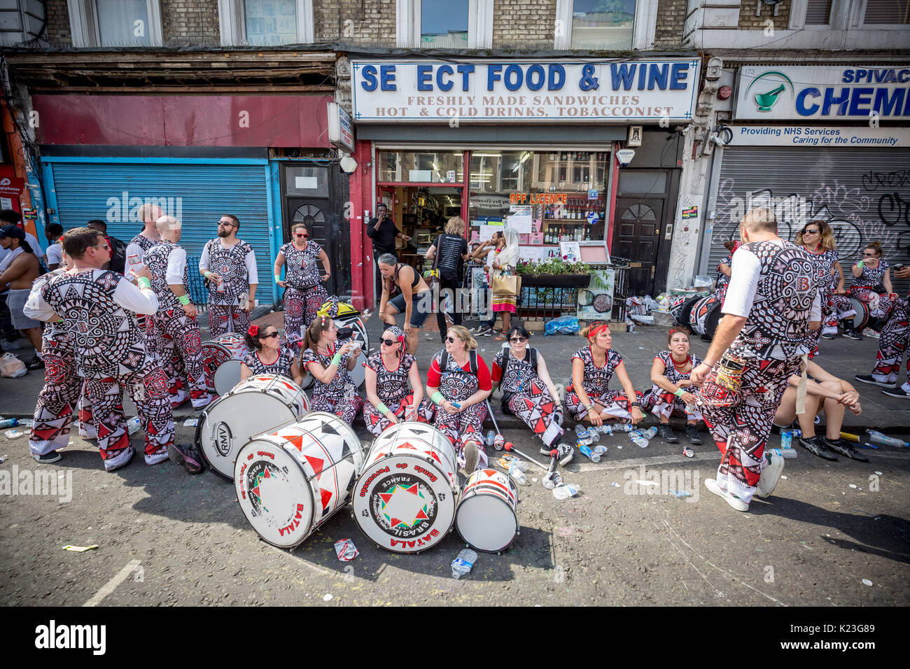 London, UK. 28th Aug, 2017. Notting Hill Carnival 2017. Europe's biggest street festival brings thousands on to the street to party Credit: Guy Corbishley/Alamy Live News Stock Photo