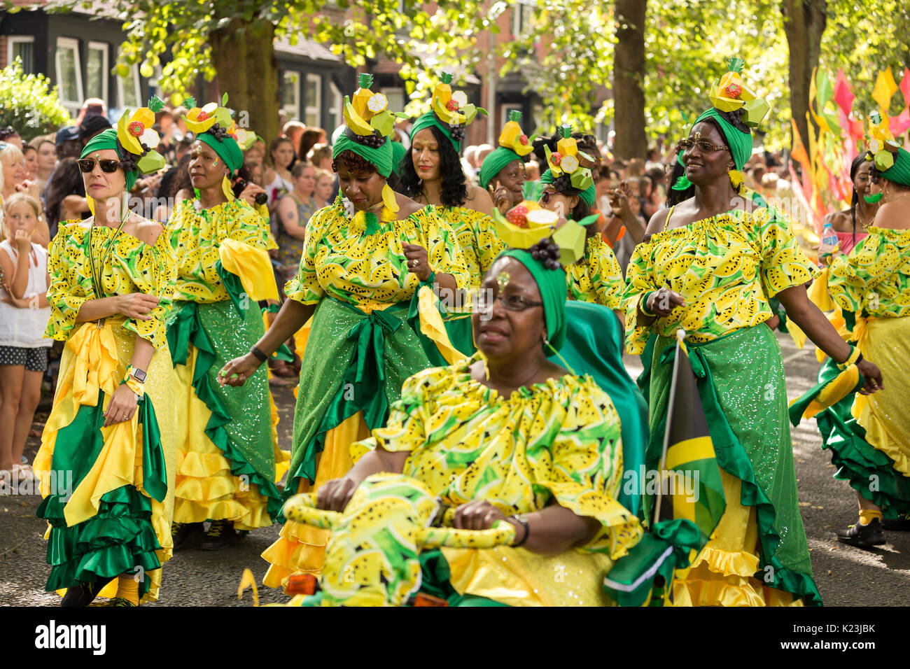 Leeds, UK. 28th Aug, 2017. Dancers dressed in colourful costumes at ...