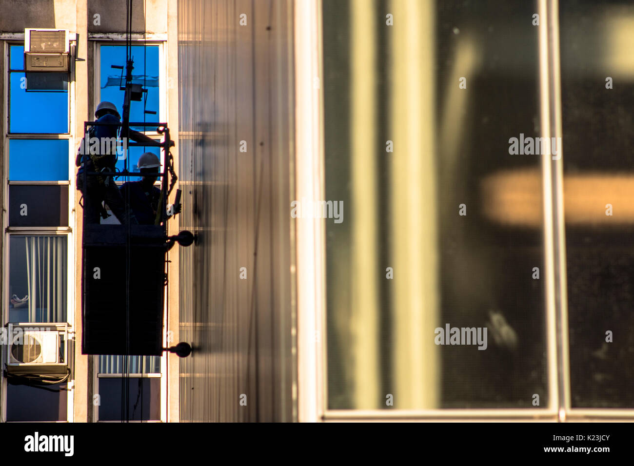 Sao Paulo, Brazil, August 28, 2017. Workers on a scaffold work on the side facade of the building that will house the new headquarters of Instituto Moreira Salles on Paulista Avenue, with its inauguration scheduled for mid-September 2017, in the central region of Sao Paulo city Stock Photo