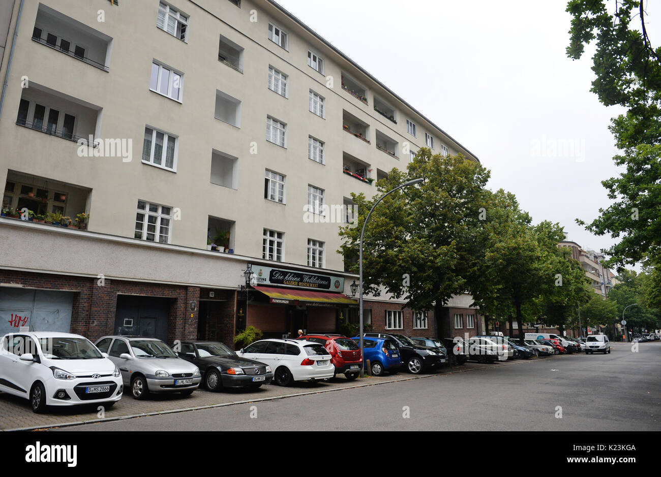 Berlin, Germany. 11th Aug, 2017. Picture of the residential building on the Nestorstrasse 22 taken in Berlin, Germany, 11 August 2017. Here lived the writer Vladimir Nabokov ('Lolita') five out of his fifteen years in Berlin. He gained worldwide recognition with his novel, 'Lolita', the basis for which Nabokov laid in Berlin. Photo: Christina Peters/dpa/Alamy Live News Stock Photo