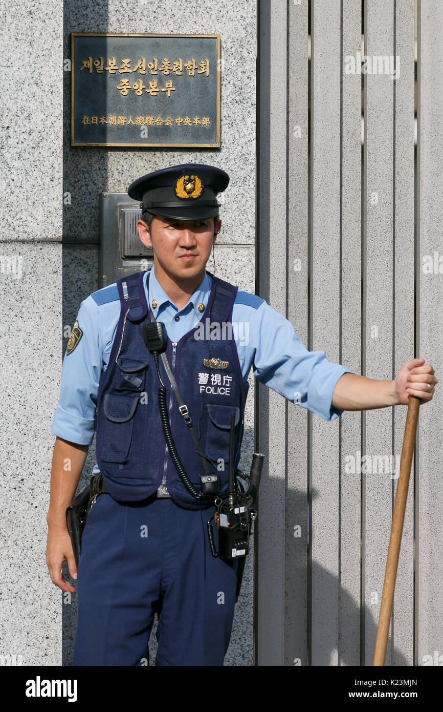 Tokyo, Japan. 29th August, 2017. A police officer stands guard at the entrance of the headquarters of the Pro-Pyongyang General Association of Korean Residents in Japan on August 29, 2017, Tokyo, Japan. Tokyo Metropolitan Police added guards at access points to the Pro-Pyongyang General Association of Korean Residents in Japan, to prevent protests and violence from people angry after North Korea's missile that flew Japan. Credit: Rodrigo Reyes Marin/AFLO/Alamy Live News Stock Photo