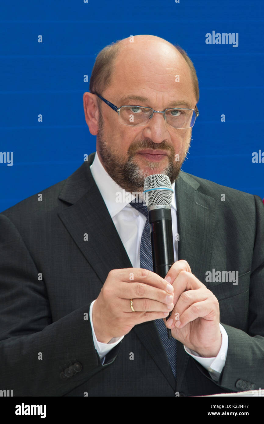 Berlin, Germany. 28th Aug, 2017. During the National Education Alliance press conference, Martin Schulz, geste, mit Blick in die Kamera, 28.08.2017, Berlin, Credit: Uwe Koch/Alamy Live News Stock Photo