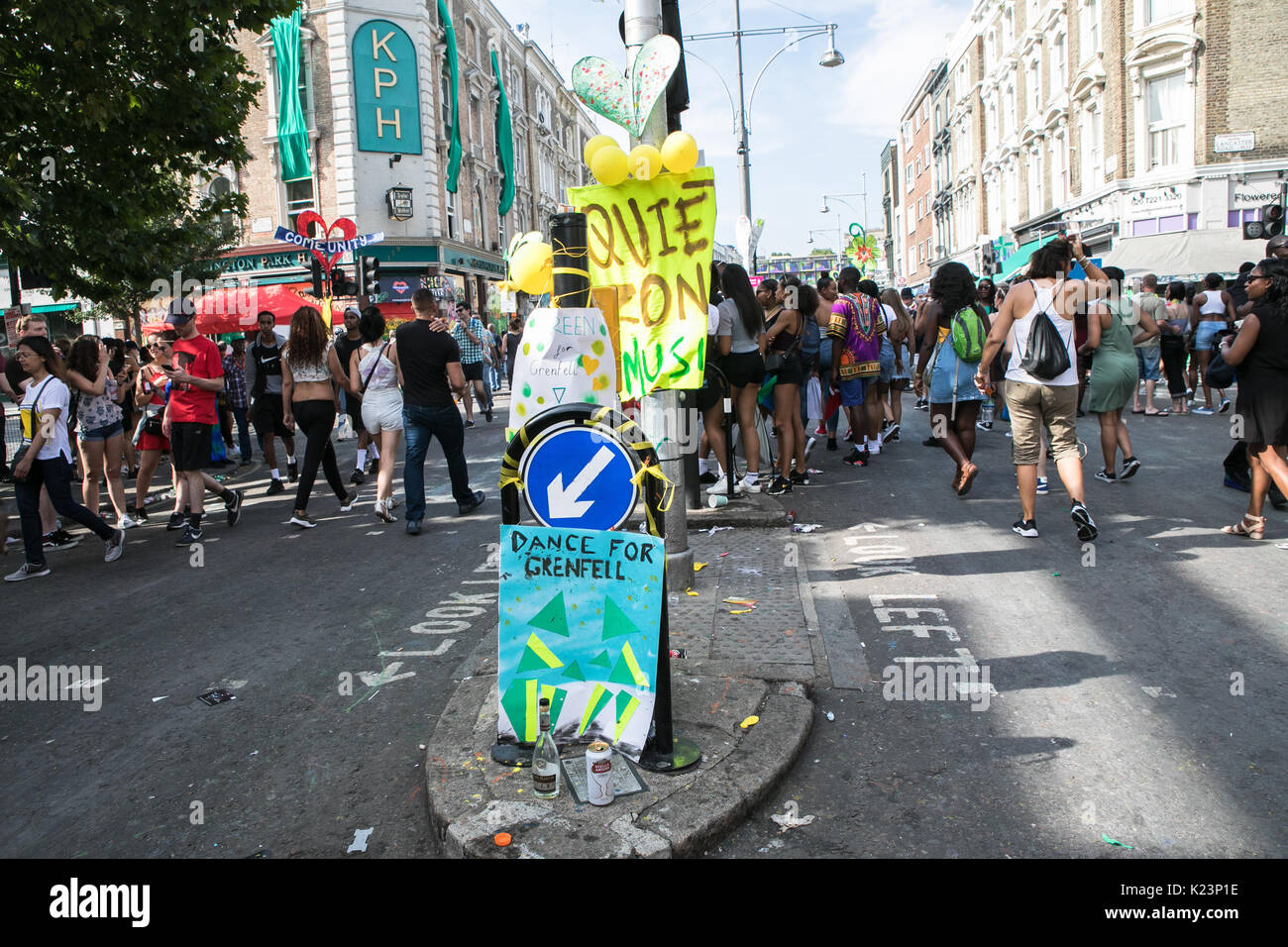 London, UK. 28th Aug, 2017. Remembrance for  the Grenfell Tower victims were seen all around the Notting Hill Carnival Credit: Sara Lacuesta/Alamy Live News Stock Photo