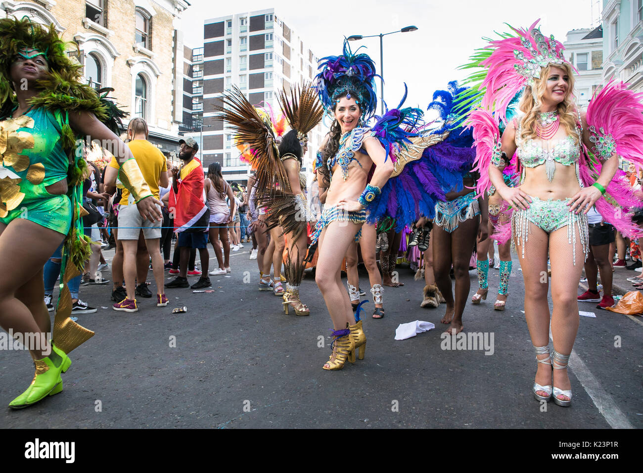 London, UK. 28th Aug, 2017. Float of dancers in colourful and sparkling costumes during the parade at Notting Hill Carnival Credit: Sara Lacuesta/Alamy Live News Stock Photo