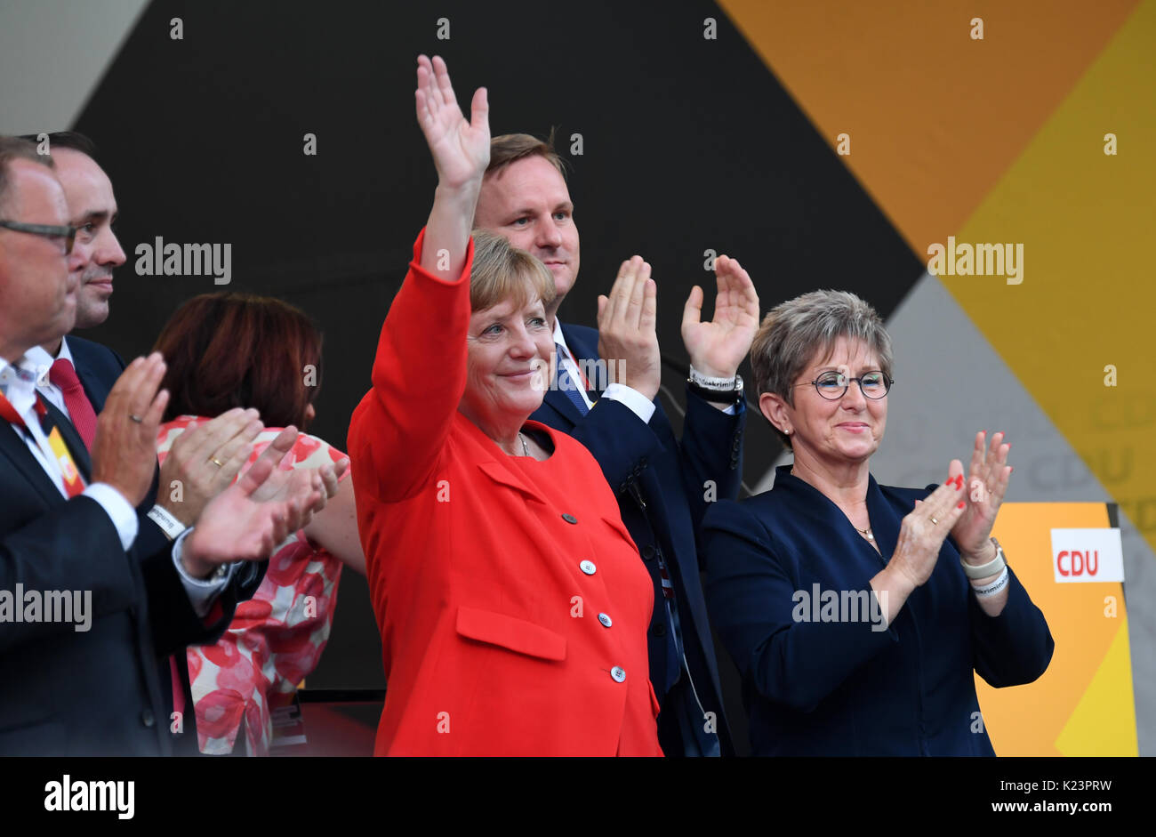 Bitterfeld-Wolfen, Germany. 29th Aug, 2017. German Chancellor Angela Merkel (M) thanks her supporters at an election campaign event of the CDU in Brandenburg/Havel, Germany, 29 August 2017. German general elections will be held on 24 September 2017. Credit: dpa picture alliance/Alamy Live News Stock Photo