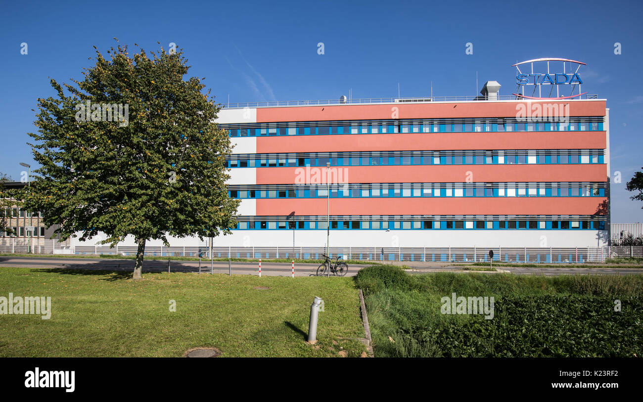 Bad Vilbel, Germany. 29th Aug, 2017. A plate with the Stada company logo is  visible on the top of the roof of the headquarter of drugmaker Stada in Bad  Vilbel, Germany, 29
