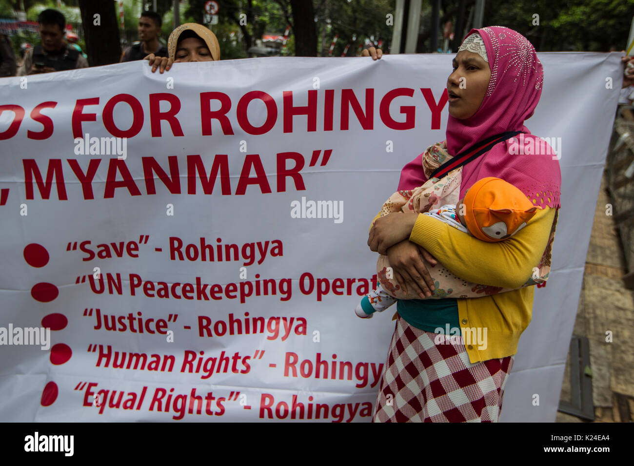 Jakarta, Indonesia. 28th Aug, 2017. Rohingya and Bangladeshi people ...