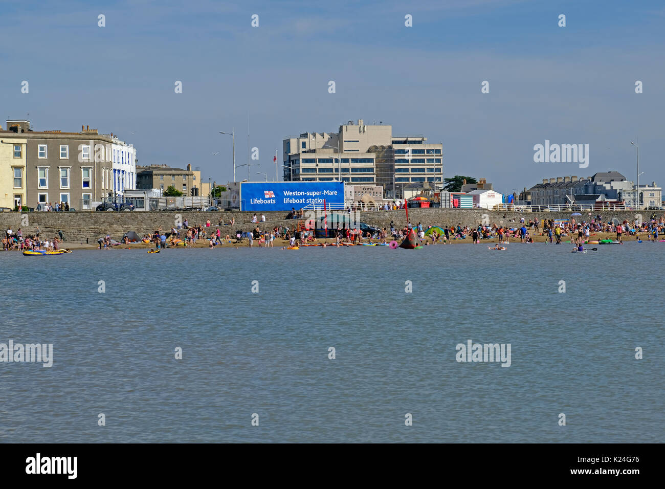 Weston Super Mare Uk 28th August 2017 Uk Weather Crowds Flock To