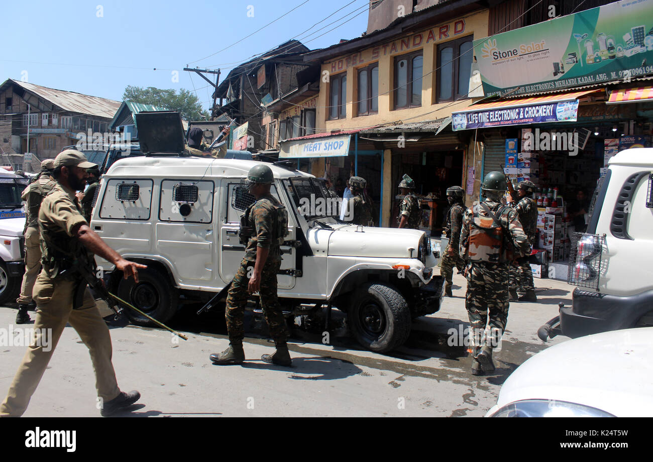 Anantnag, India. 28th Aug, 2017. The security forces walking on spot ...