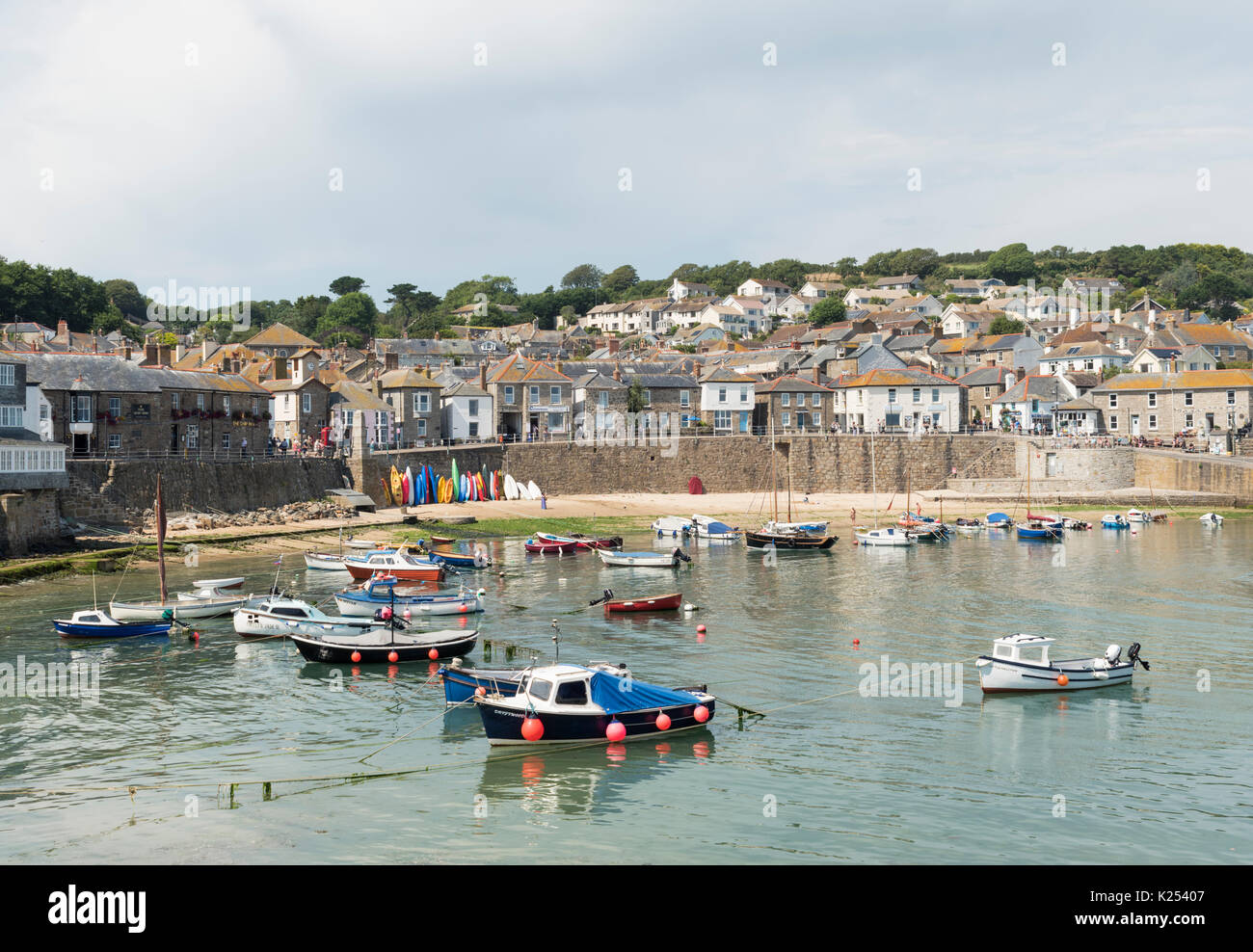 Harbour penzance cornwall low tide hires stock photography and images