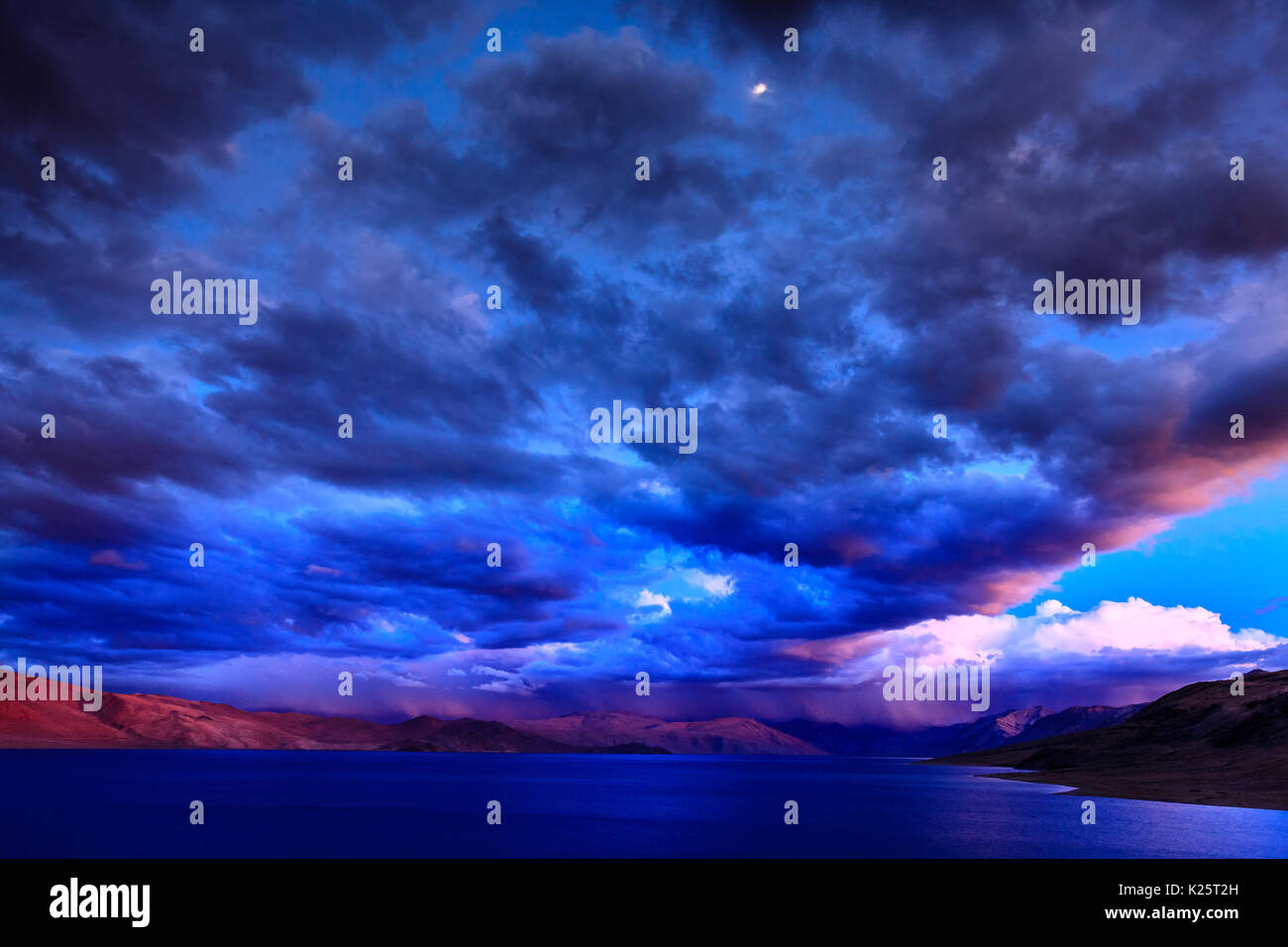 India himalayas hi-res stock photography and images - Alamy
