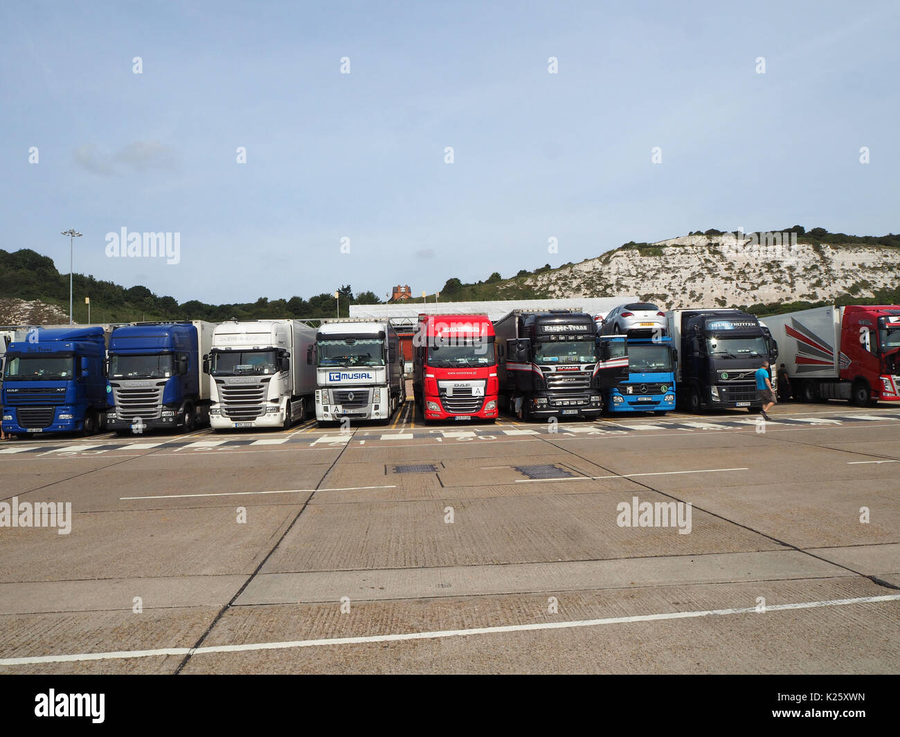 Car ferry queue dover hires stock photography and images Alamy