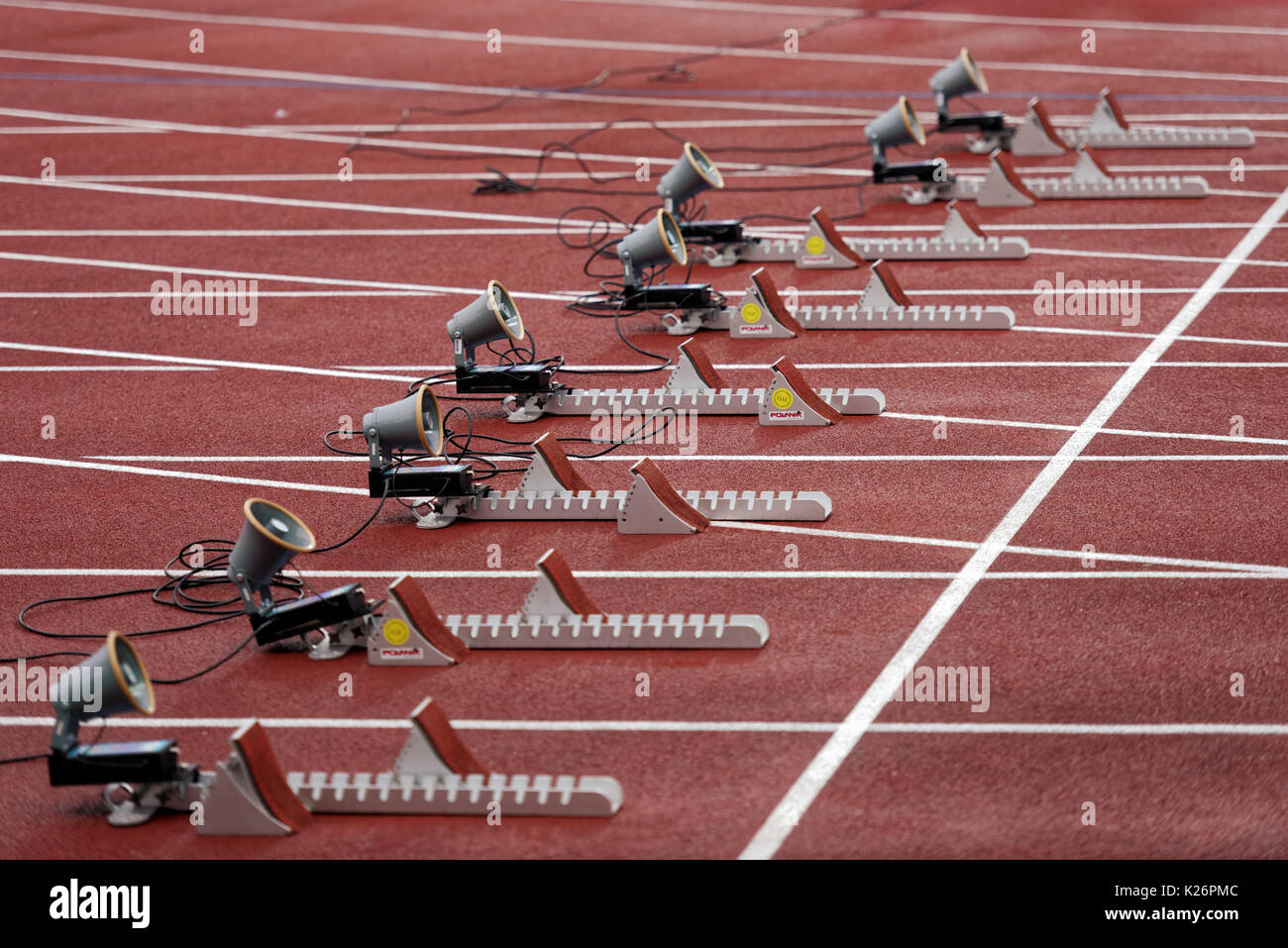 Sprint start blocks hires stock photography and images Alamy