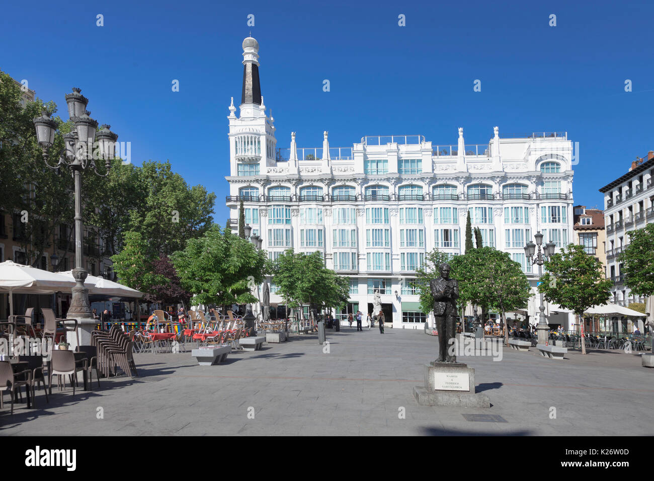 Plaza de Santa Ana, Statue of Federico Garcia Lorca, Hotel Reina Victoria, Madrid, Spain Stock Photo