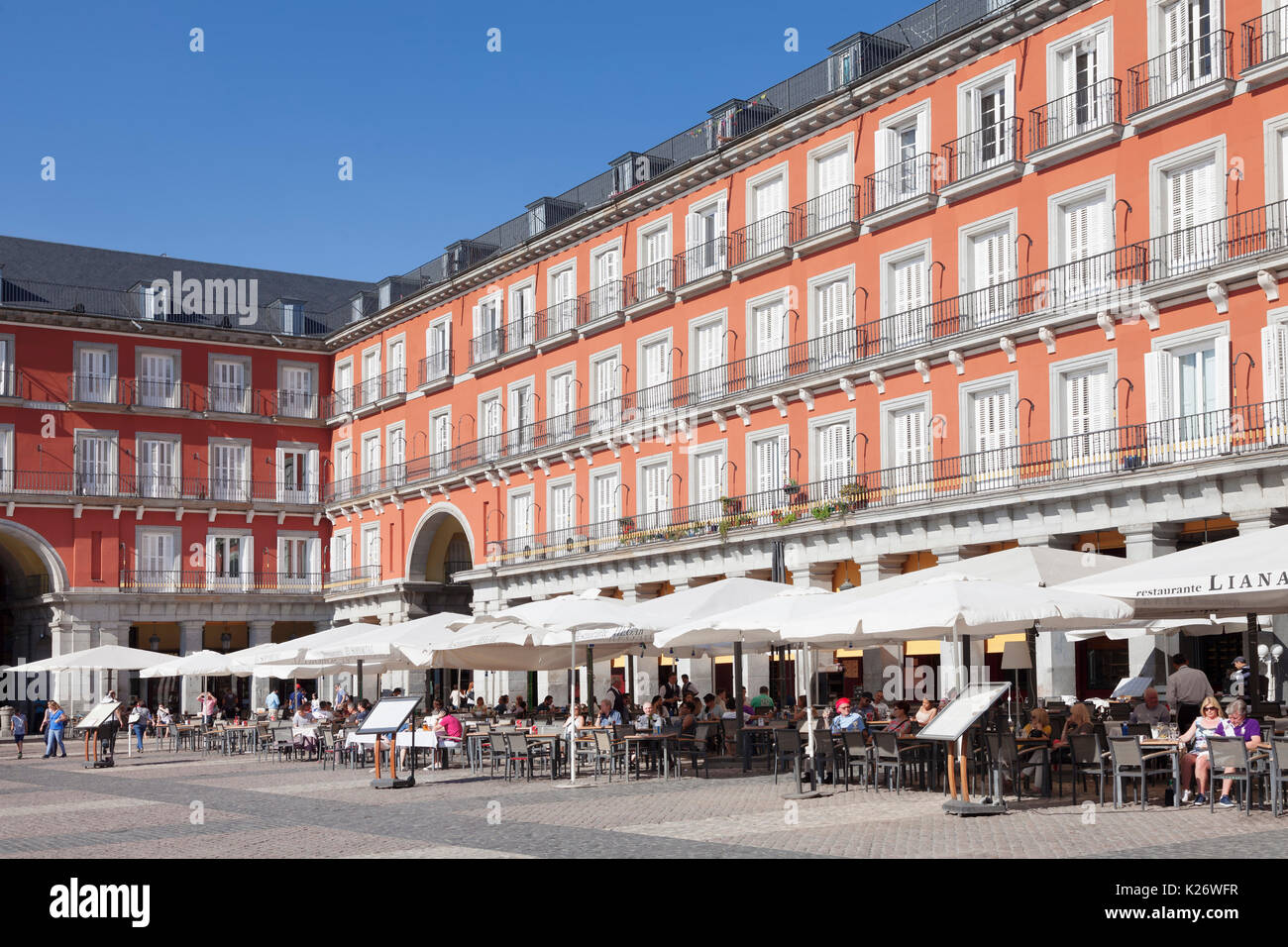 Plaza mayor cafes hi-res stock photography and images - Alamy