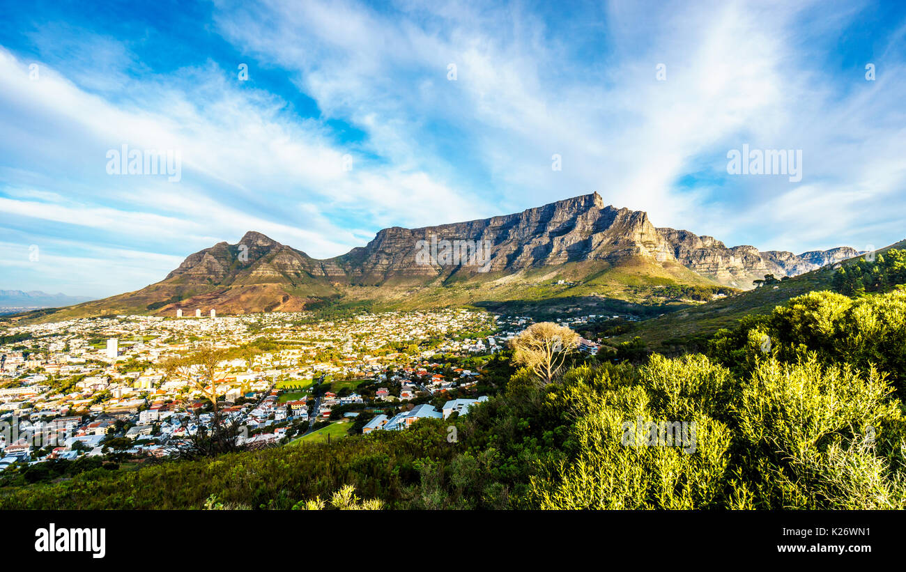 Sun setting over Cape Town, Table Mountain, Devils Peak, Lions Head and the Twelve Apostles. Viewed from the road to Signal Hill at Cape Town, South A Stock Photo