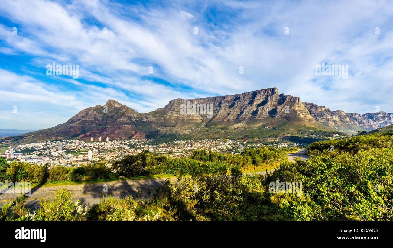 Sun setting over Cape Town, Table Mountain, Devils Peak, Lions Head and the Twelve Apostles. Viewed from the road to Signal Hill at Cape Town, South A Stock Photo