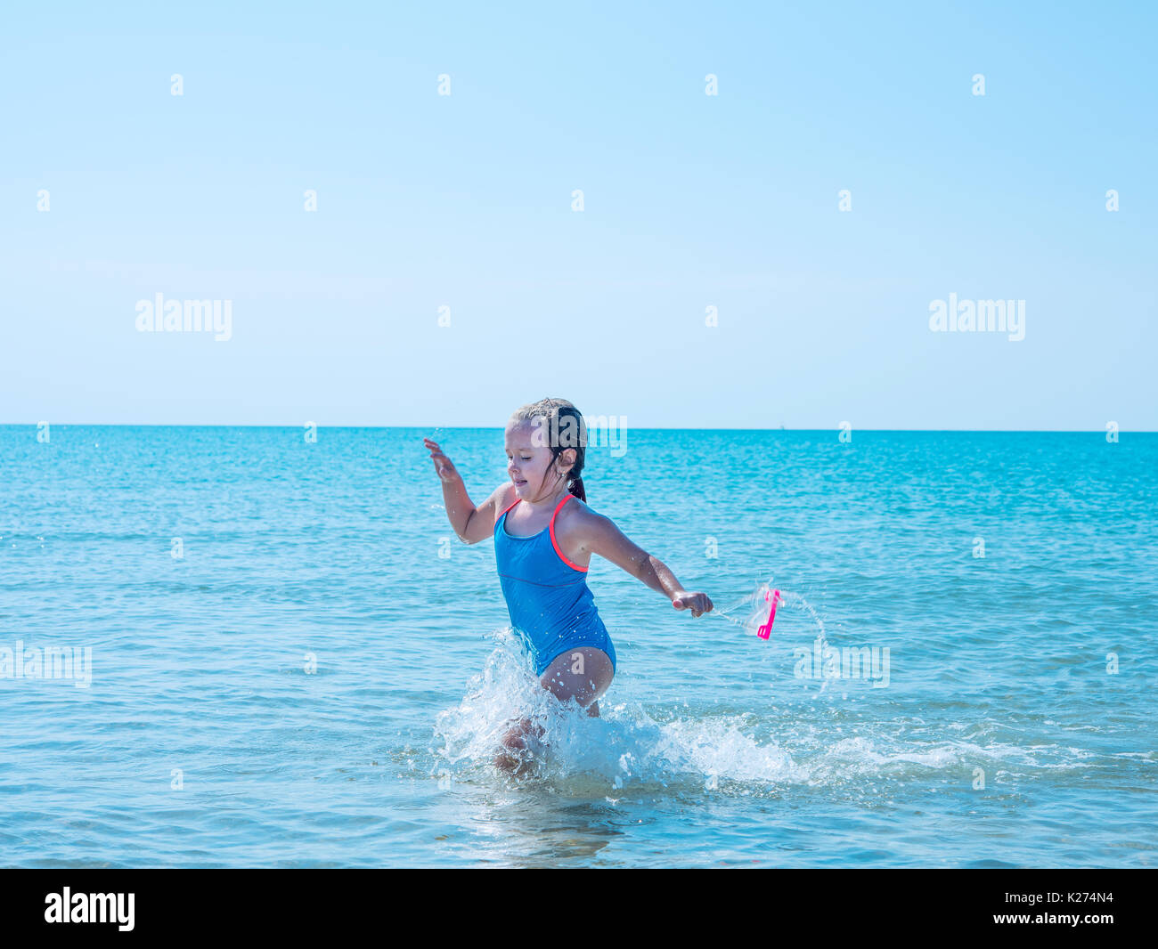 little girl playing in the sea Stock Photo - Alamy