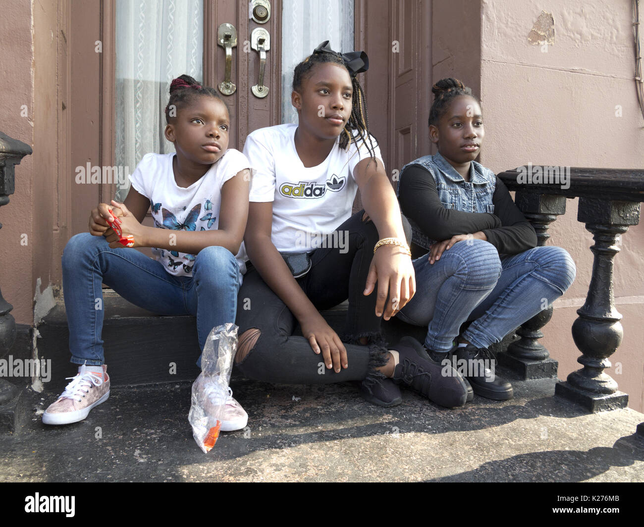 Pre teen girl group hi-res stock photography and images - Alamy