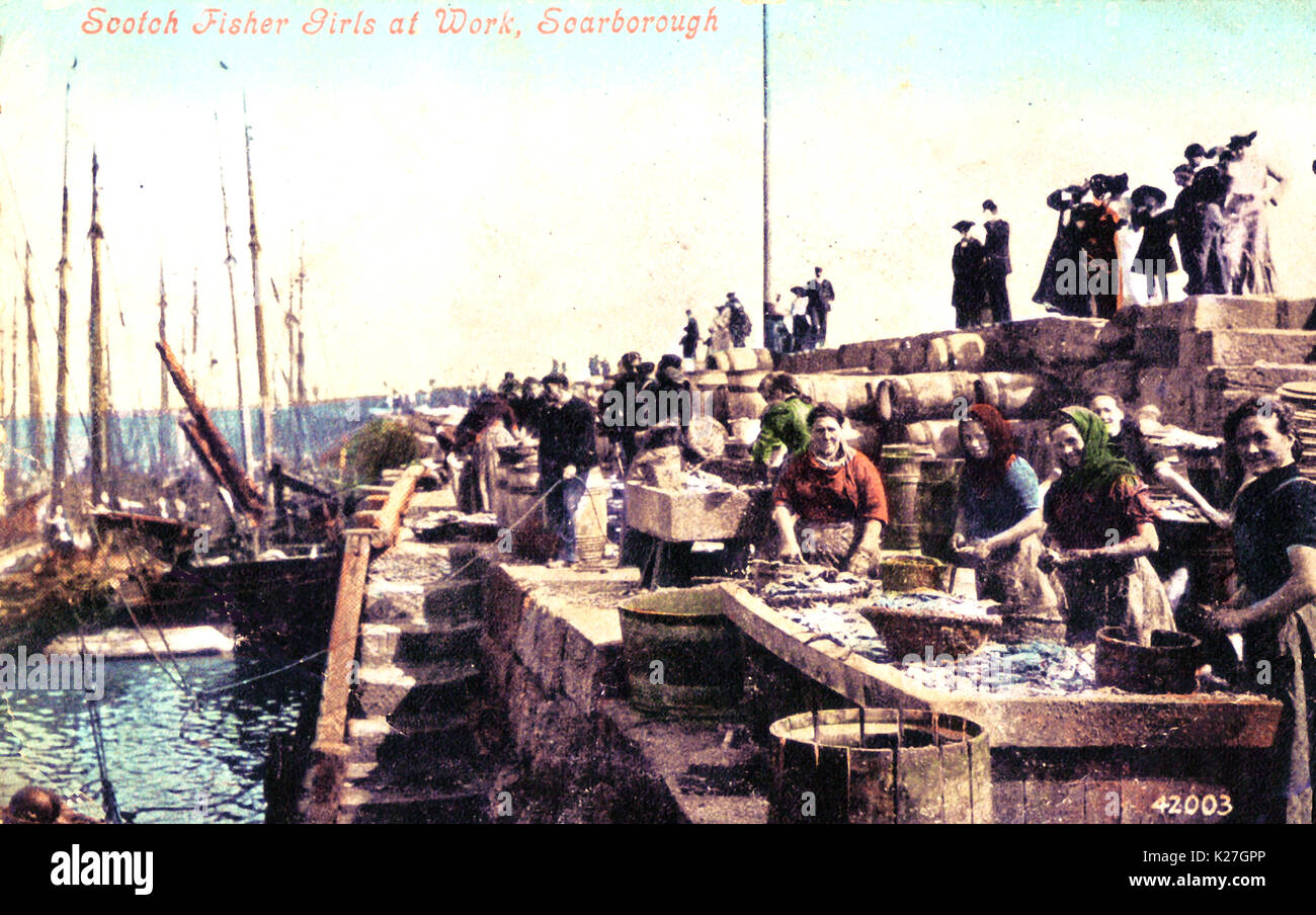 A vintage colour postcard showing itinerant Scottish fisher lasses 'gipping' (gutting) herrings at Scarborough Stock Photo