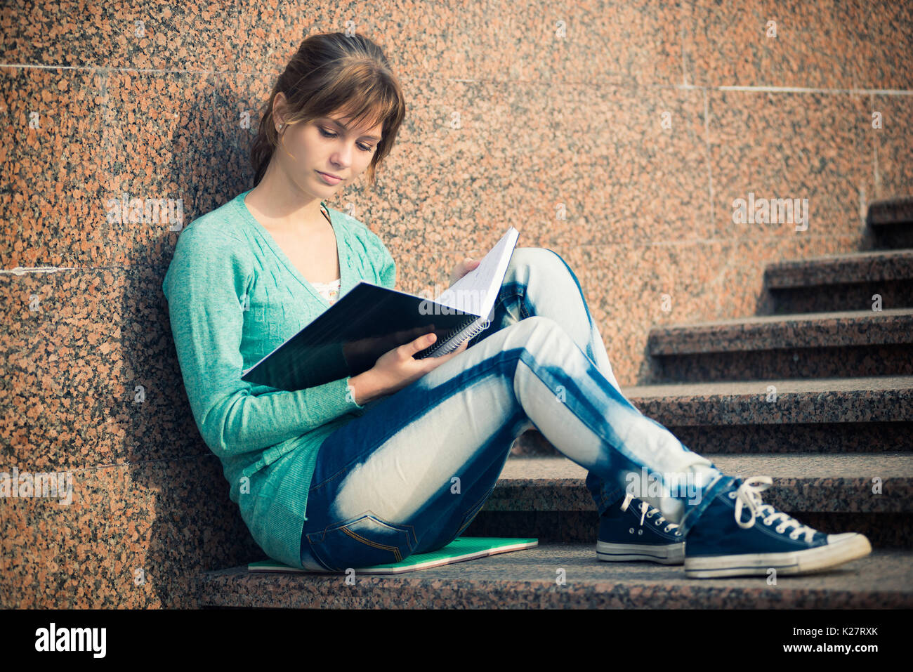 Teen girl reading tablet hi-res stock photography and images - Alamy