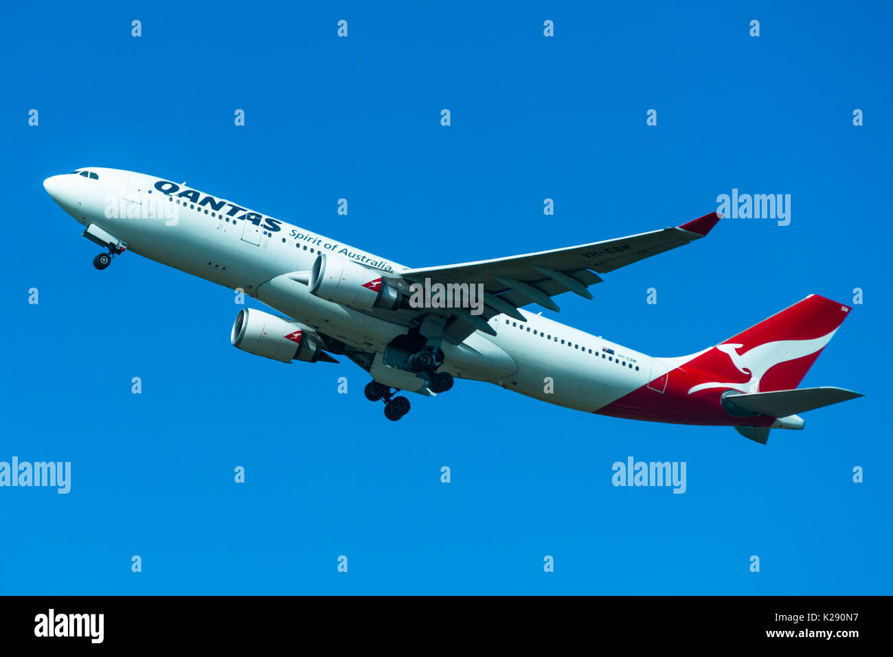 Qantas passenger plane in flight over Sydney International Airport, New South Wales, Australia. Stock Photo