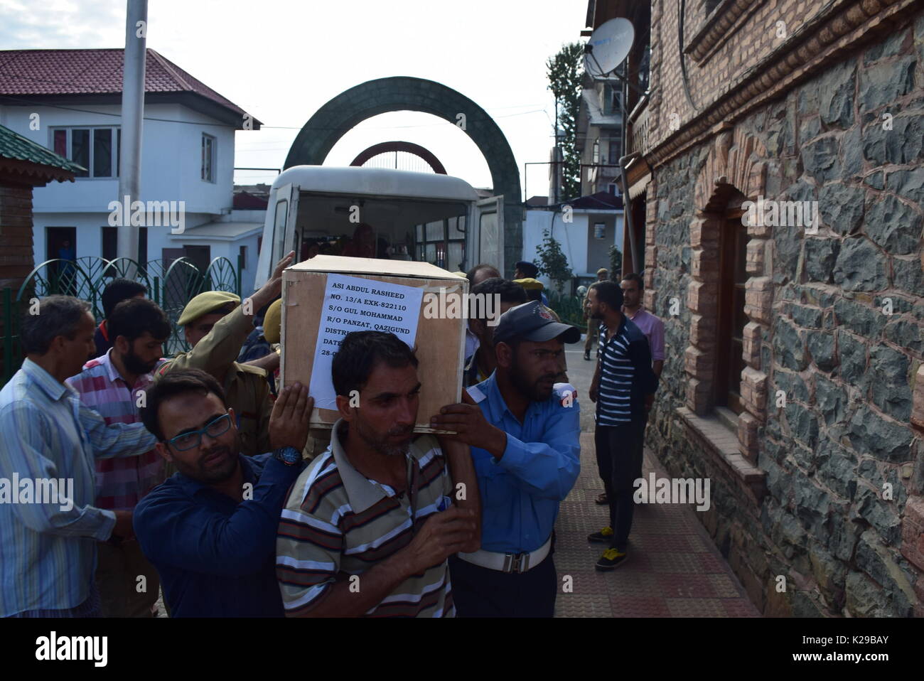 Peer Rasheed Srinagar, India. 28th Aug, 2017. Police Personnels Carrying The Coffin ...