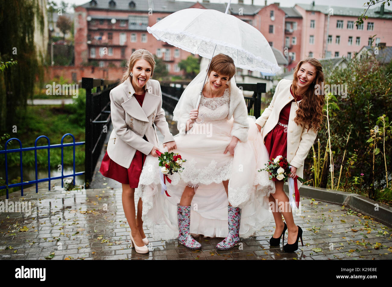 Bridesmaids with umbrellas deals