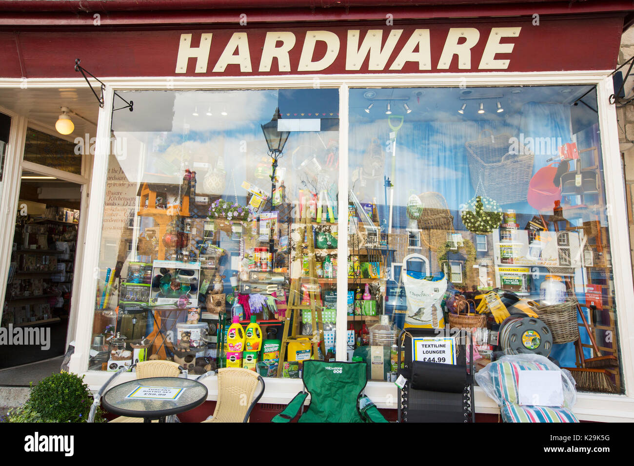 Hardware store uk hires stock photography and images Alamy