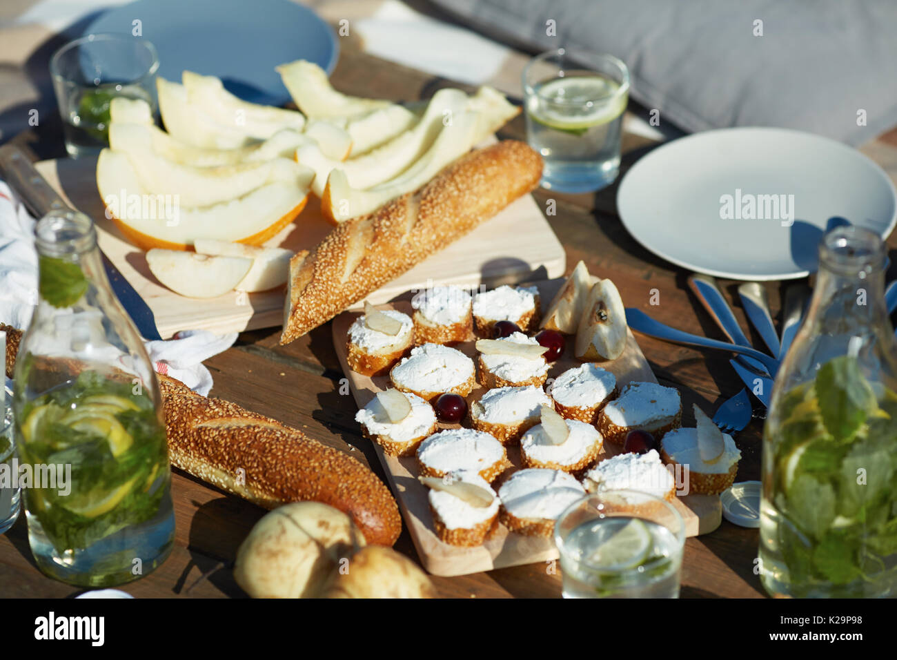 Picnic lunch dinner hi-res stock photography and images - Alamy