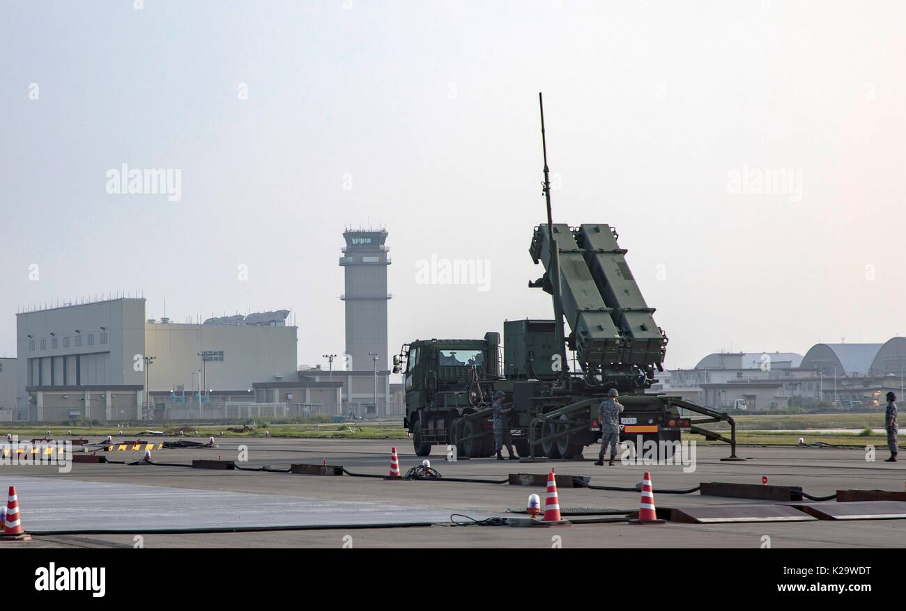 Iwakuni, Japan. 29th Aug, 2017. Soldiers with the Japanese Air Self-Defense 2nd Air Defense Missile Group, set up a MIM-104 Patriot Missile system at MCAS Iwakuni August 29, 2017 in Iwakuni, Yamaguchi, Japan. The deployment follows the launch of a North Korean ballistic missile test that flew over Japan on August 28th. Credit: Planetpix/Alamy Live News Stock Photo