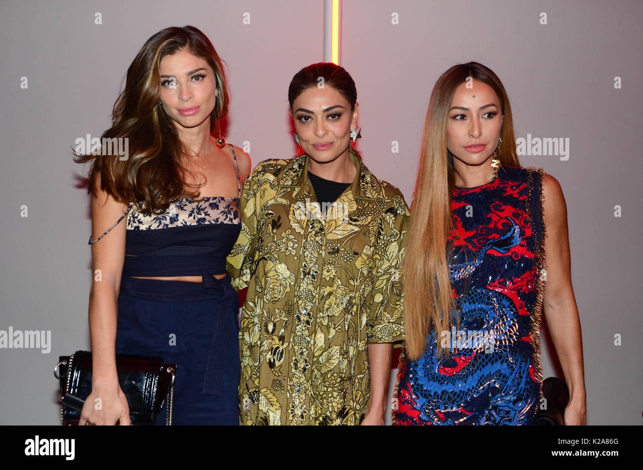 SAO PAULO, BRAZIL – AUGUST 30: (L/R) Grazi Massafera, Juliana Paes and Sabrina Sato is seen in the fashion show  Animale runway at SPFW N44 Winter 2018  in Sao Paulo, Brazil. August 30, 2017. (PHOTO: EDUARDO MARTINS/BRAZIL PHOTO PRESS) Credit: Brazil Photo Press/Alamy Live News Stock Photo