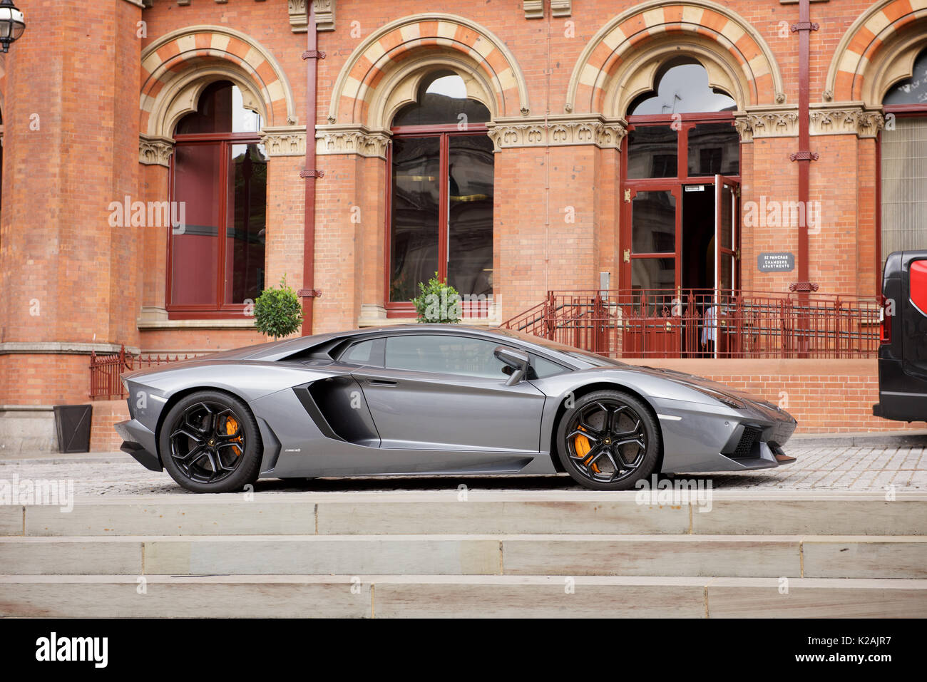 lamborghini aventador transformers 4