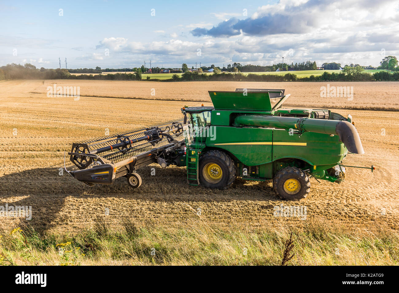 Big yellow combine harvester hi-res stock photography and images - Alamy