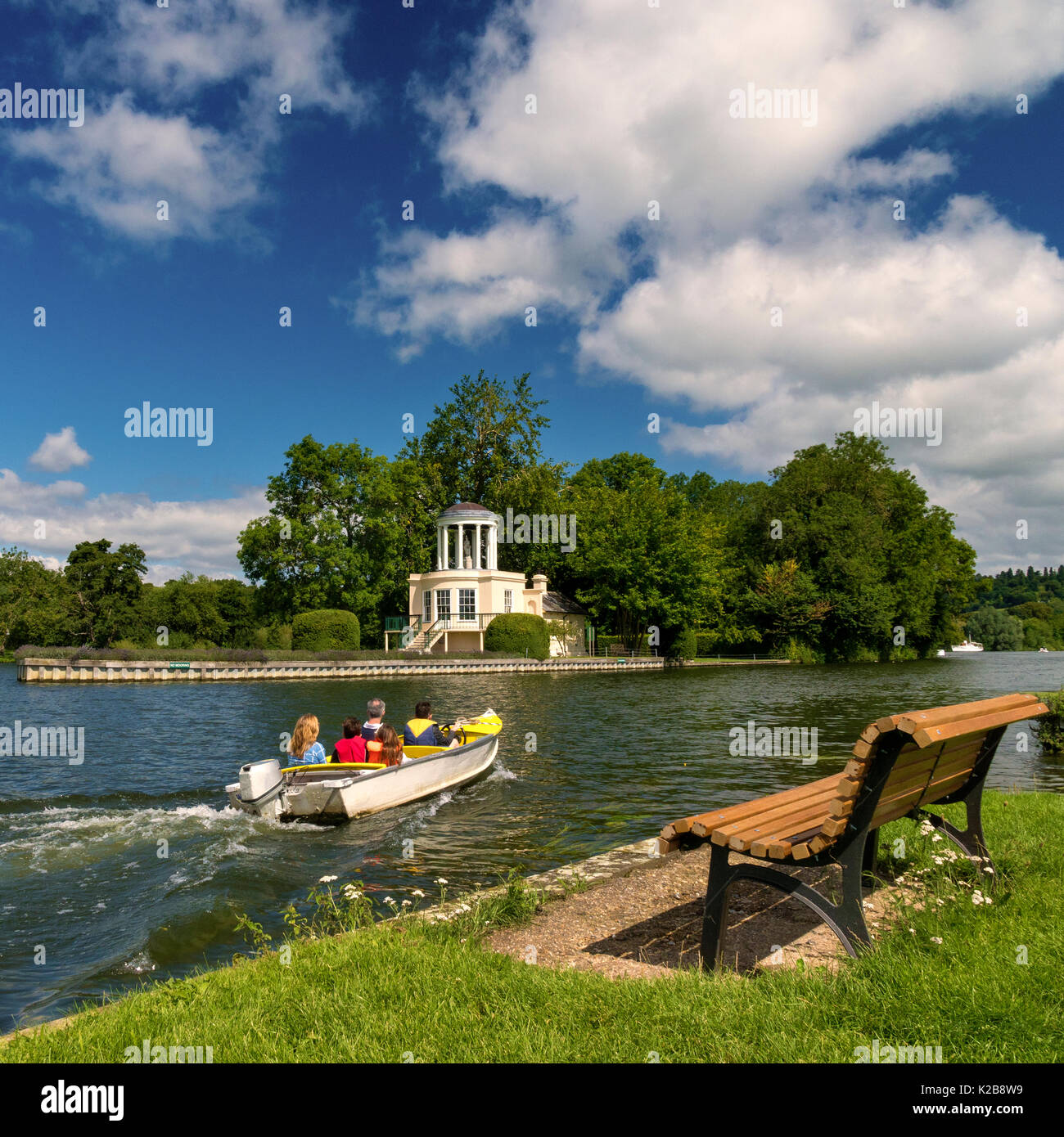Pleasure boating on the river Thames in Henley-on-Thames, Oxfordshire Stock Photo