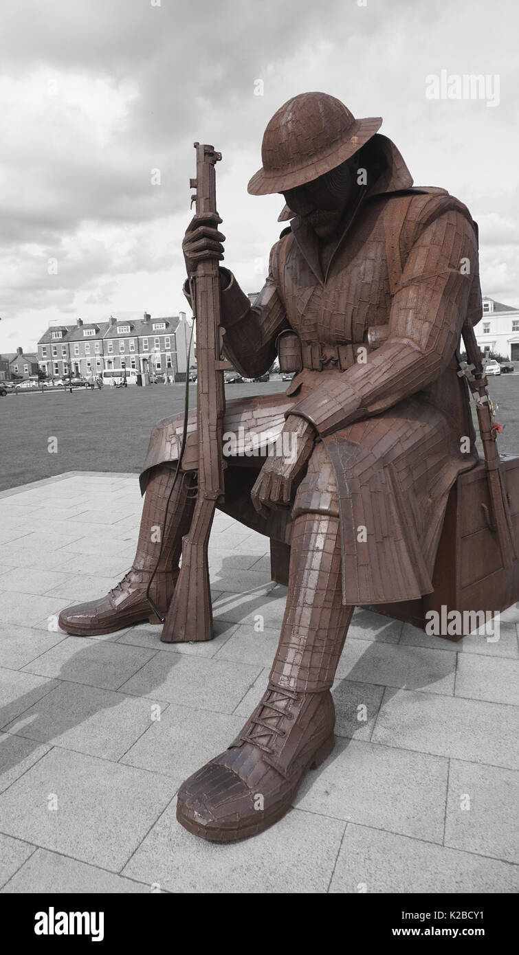 Tommy a Metal Sculpture Tribute to a WW1 British soldier by Ray Lonsdale on the seafront at Seaham. It also represents  Post Traumatic Stress Disorder Stock Photo
