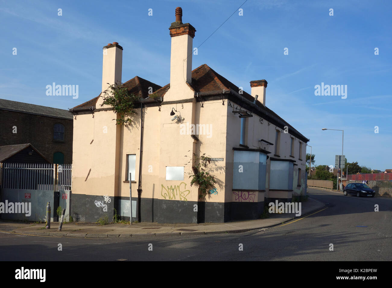 Closed down pub on Hythe Station Road, Colchester, Essex Stock Photo