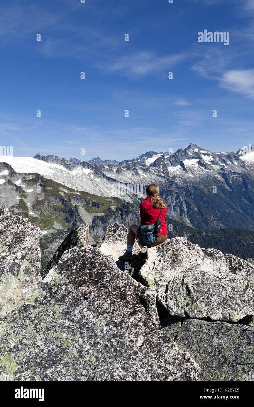 Vicky Spring looking out over the North Cascades National Park, Hidden lakes Peaks,  Mount Baker Snoqualmie National Forest, Washington, USA. Model released. Stock Photo