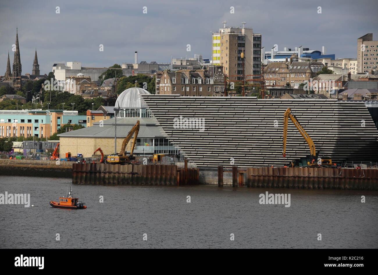 Cofferdam removal at V&A Design Museum Dundee Scotland  30th August 2017 Stock Photo