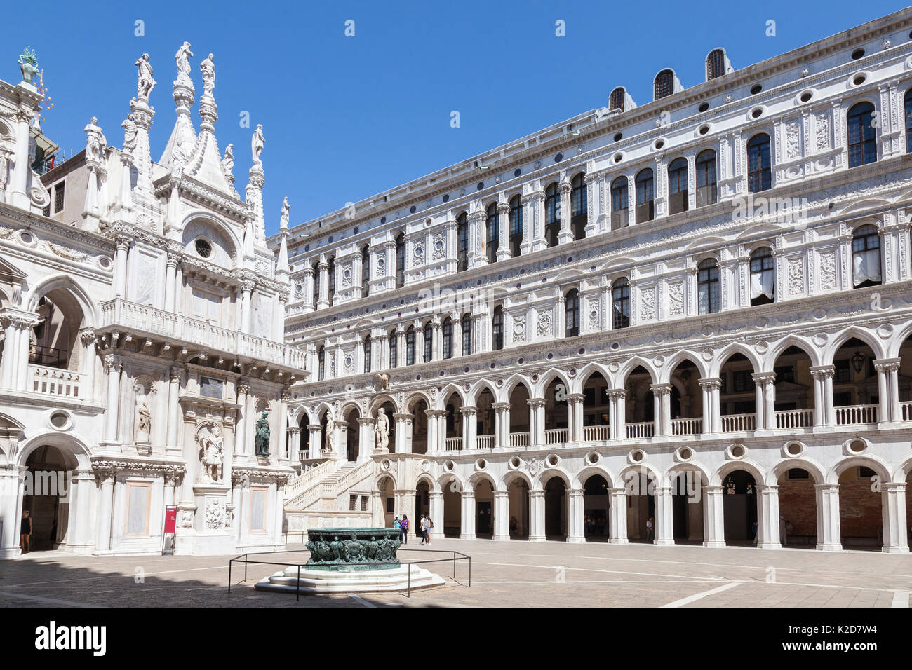 Inner coutryard of the Doges Palace or Palazzo Ducale Venice, Veneto, Italy which was the site of the governmnet of the Venetian Republic. It is built Stock Photo