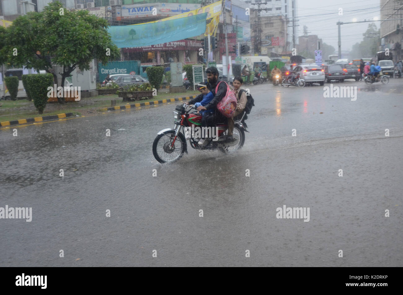 Lahore, Pakistan. 30th Aug, 2017. A view of the heavy monsoon rain that