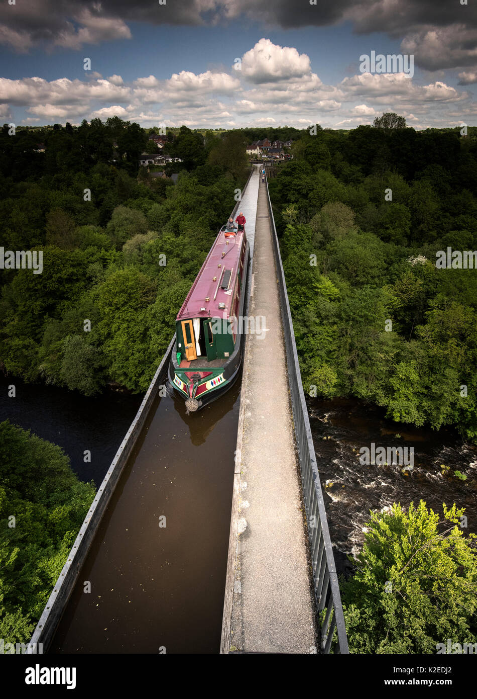 The Pontcysyllte Aqueduct carries the Llangollen Canal over the River Dee and its valley, near Wrexham, Wales, UK, a World heritage site. Stock Photo