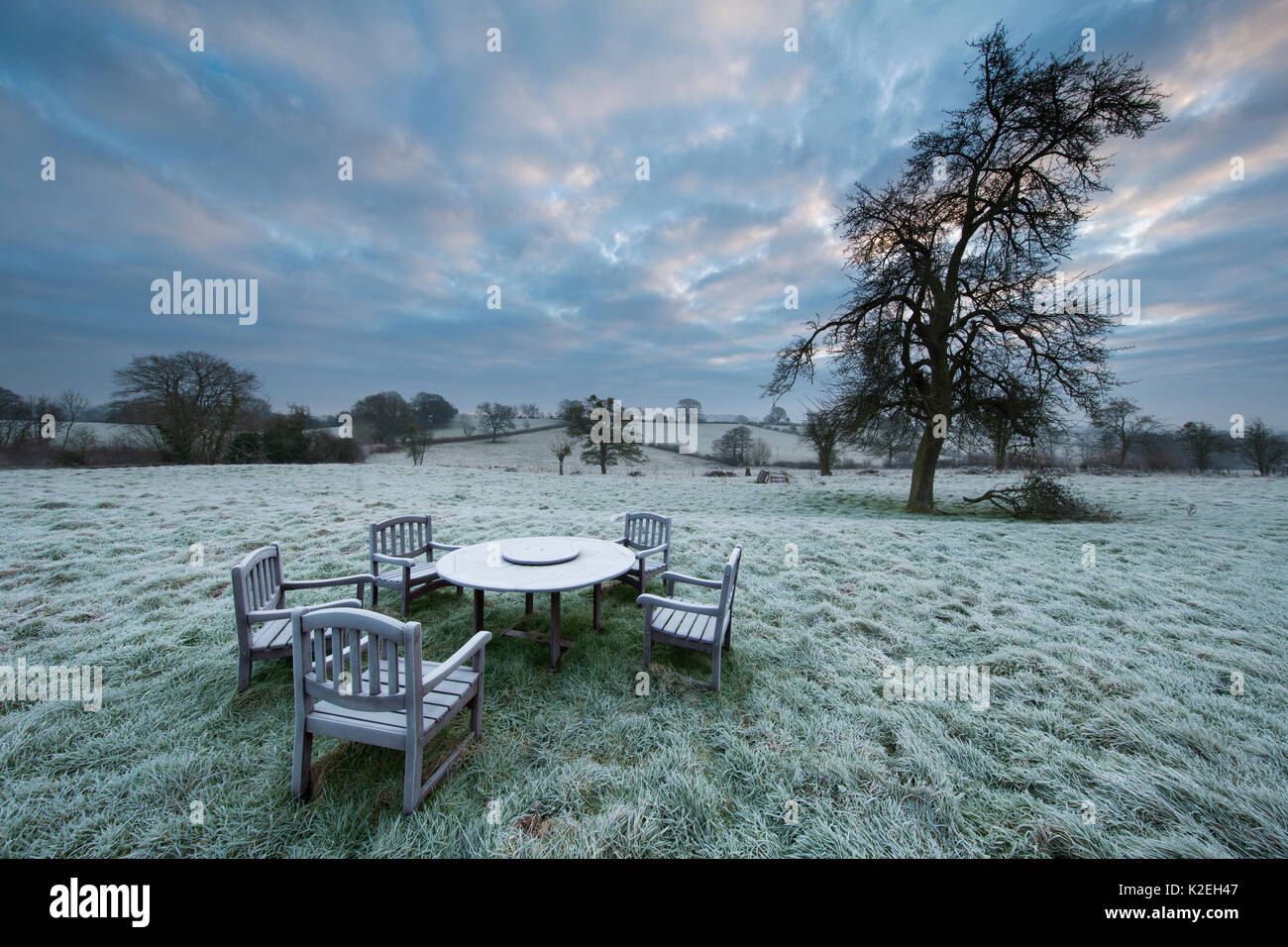 Garden table at dawn covered in frost, Shropshire, England, December 2014. Stock Photo