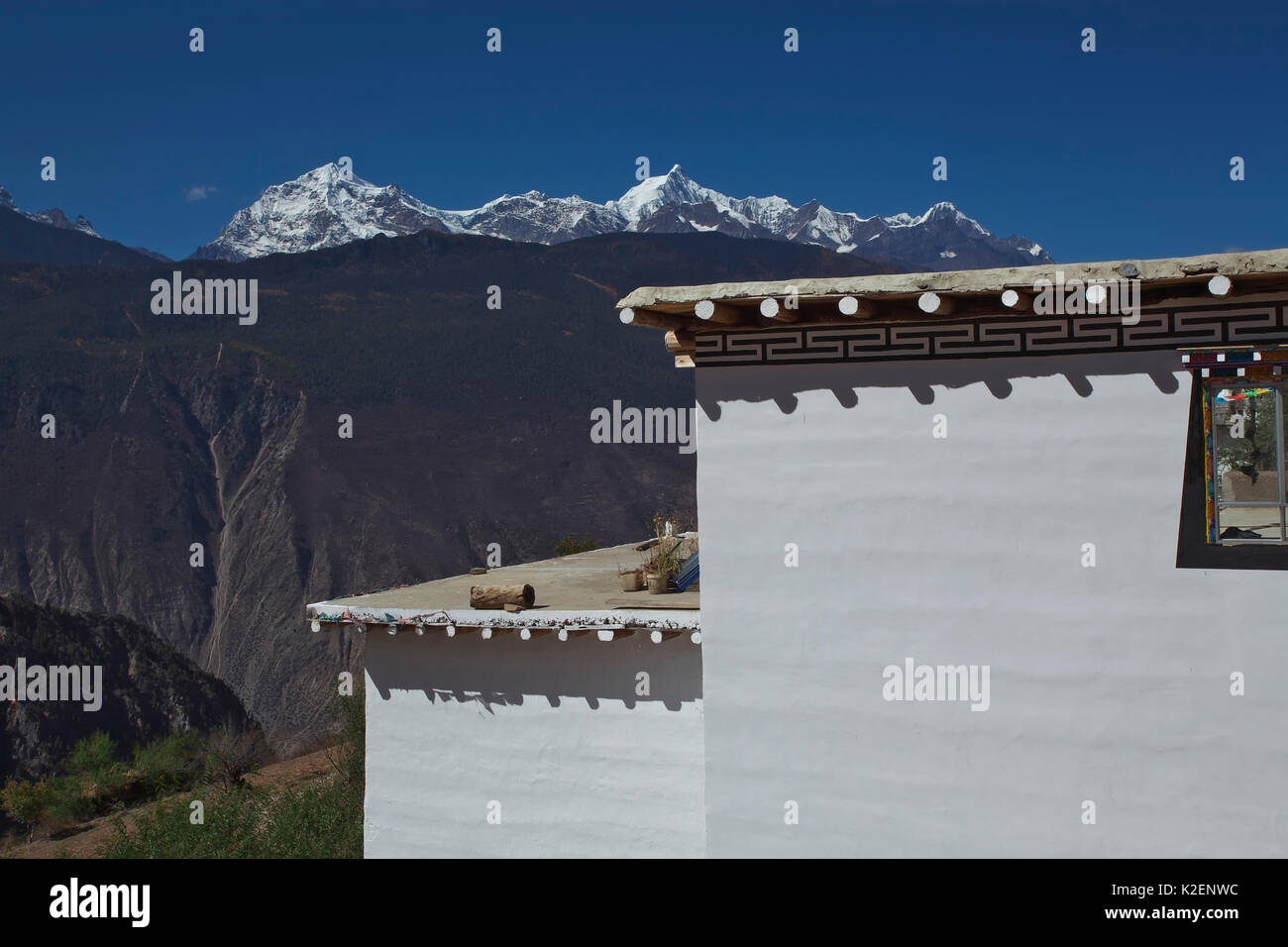 Traditionally built house painted white, Mount Kawakarpo, Meili Snow Mountain National Park, Qinghai-Tibet Plateau, Yunnan Province, China. October 2009 Stock Photo
