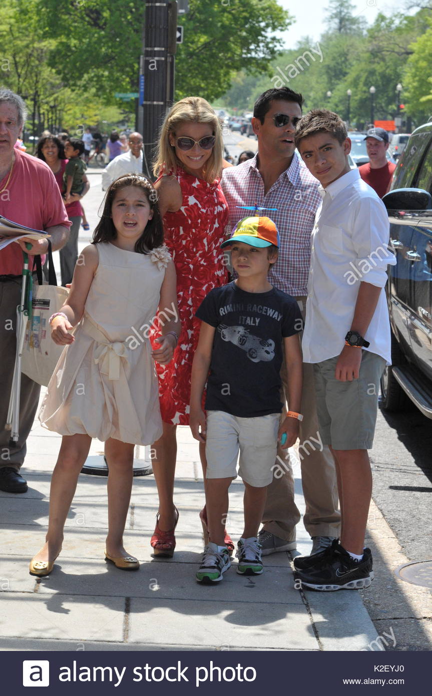 Kelly Ripa, Mark Consuelos, Michael Joseph Consuelos, Lola Grace Stock