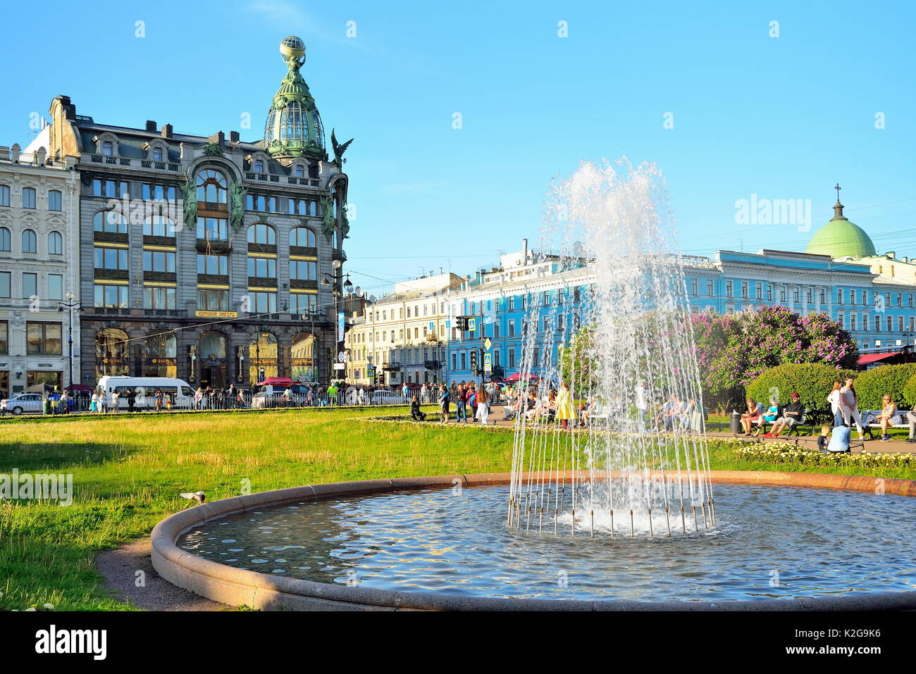 ST.PETERSBURG, RUSSIA - JUNY 16, 2017:  A fountain on Nevsky Prospect on the background of the singer House is a house of books Stock Photo